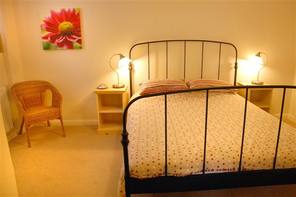 Ground Floor King-sized Double bedroom Ground Floor King-sized Double bedroom